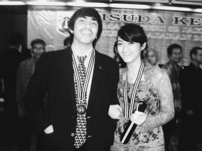 10 Foto Lawas Musisi Saat Zaman Pacaran, Masa Muda Duta Sheila On 7 Bikin Melongo!
