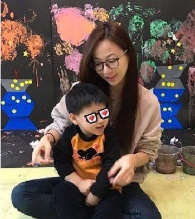Ingat Model Cantik yang Punya 3 Anak Jelek? Kini Hidupnya Menderita Usai Jadi Korban Hoax, Lihat 9 Potretnya