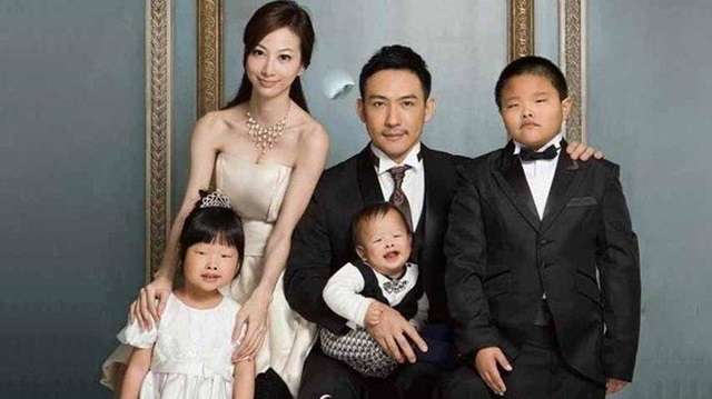 Ingat Model Cantik yang Punya 3 Anak Jelek? Kini Hidupnya Menderita Usai Jadi Korban Hoax, Lihat 9 Potretnya