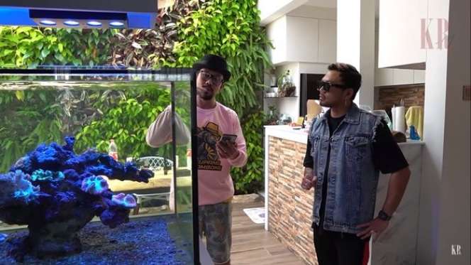10 Foto Adu Mewah Rumah Denny Sumargo VS Deddy Corbuzier, Dua Youtuber Tajir Melintir!