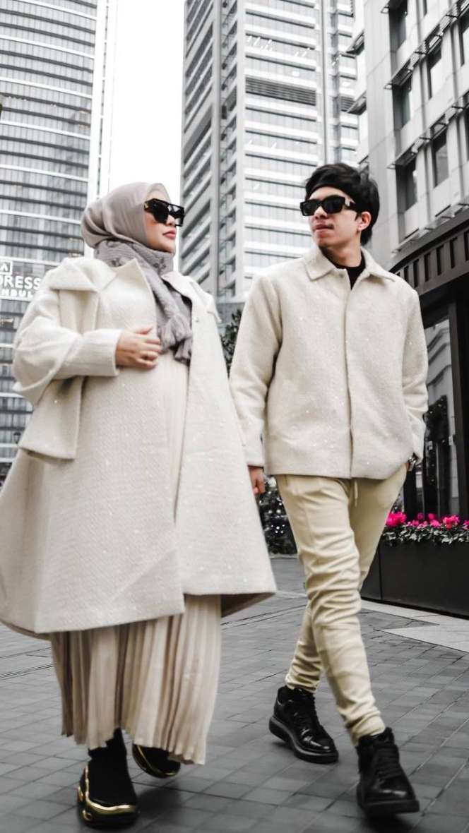 6 Artis yang Melahirkan Anak Pertama di 2022, Ada yang Menanti Selama 12 Tahun
