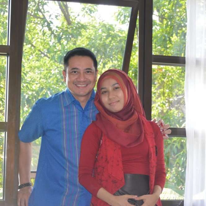 Jarang Tersorot, 10 Potret Gaya Ibu Tiri Verrel Bramasta, Kini Jadi Anggota DPR