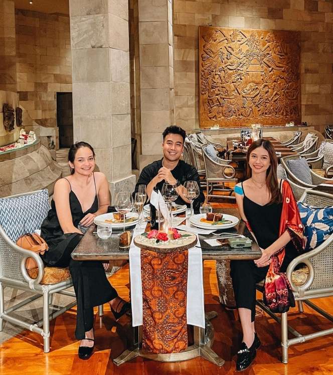 Momen Persahabat Enzy Storia dan Yuki Kato, Mandi Bareng Satu Bathtub