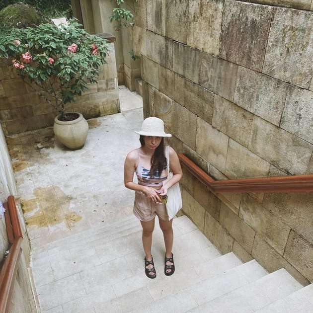 7 Potret Enzy Storia Liburan ke Bali, Body Goalsnya Curi Perhatian!