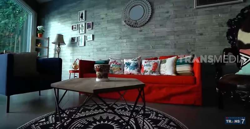 10 Potret Mewahnya Rumah Reza Gladys 'Crazy Rich Cianjur', Walk in Closet Ngalahin Punya Artis!