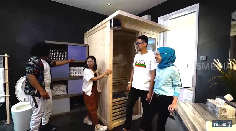 10 Potret Mewahnya Rumah Reza Gladys 'Crazy Rich Cianjur', Walk in Closet Ngalahin Punya Artis!