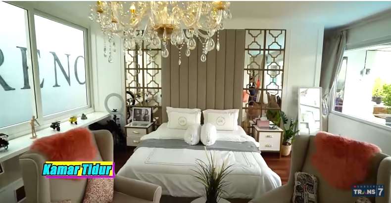 10 Potret Mewahnya Rumah Reza Gladys 'Crazy Rich Cianjur', Walk in Closet Ngalahin Punya Artis!
