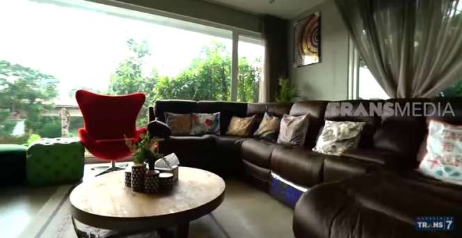 10 Potret Mewahnya Rumah Reza Gladys 'Crazy Rich Cianjur', Walk in Closet Ngalahin Punya Artis!