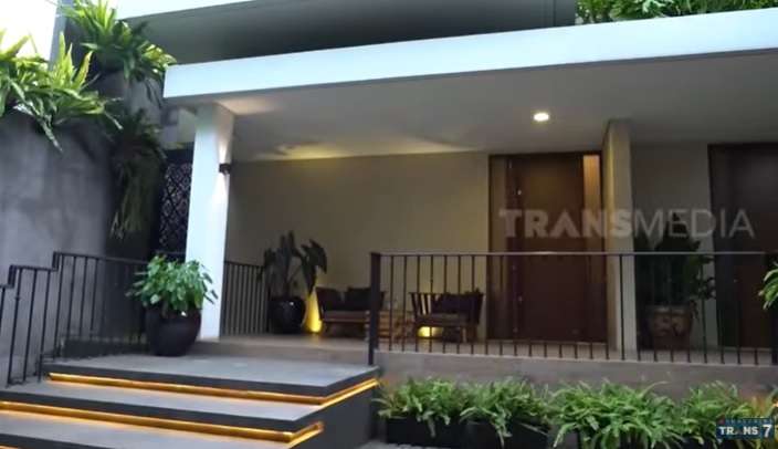 8 Potret Rumah Mewah Crazy Rich Maliki Andrizal, Punya Koleksi Lego Ribuah Jenis