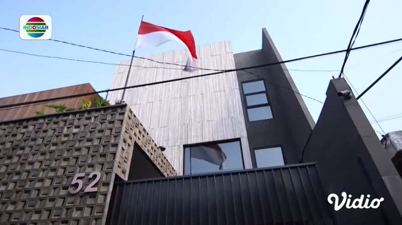 10 Potret Rumah Mewah Ahmad Sahroni ‘Crazy Rich Tanjung Priok’, Semua Dikendalikan Remot Ajaib!
