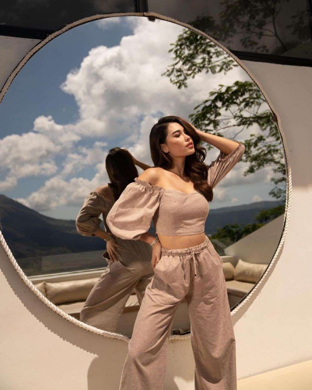 Miranda 'Layangan Putus' Ternyata Eks Putri Indonesia, Lihat 10 Foto Kesehariannya, Cantik Abis!