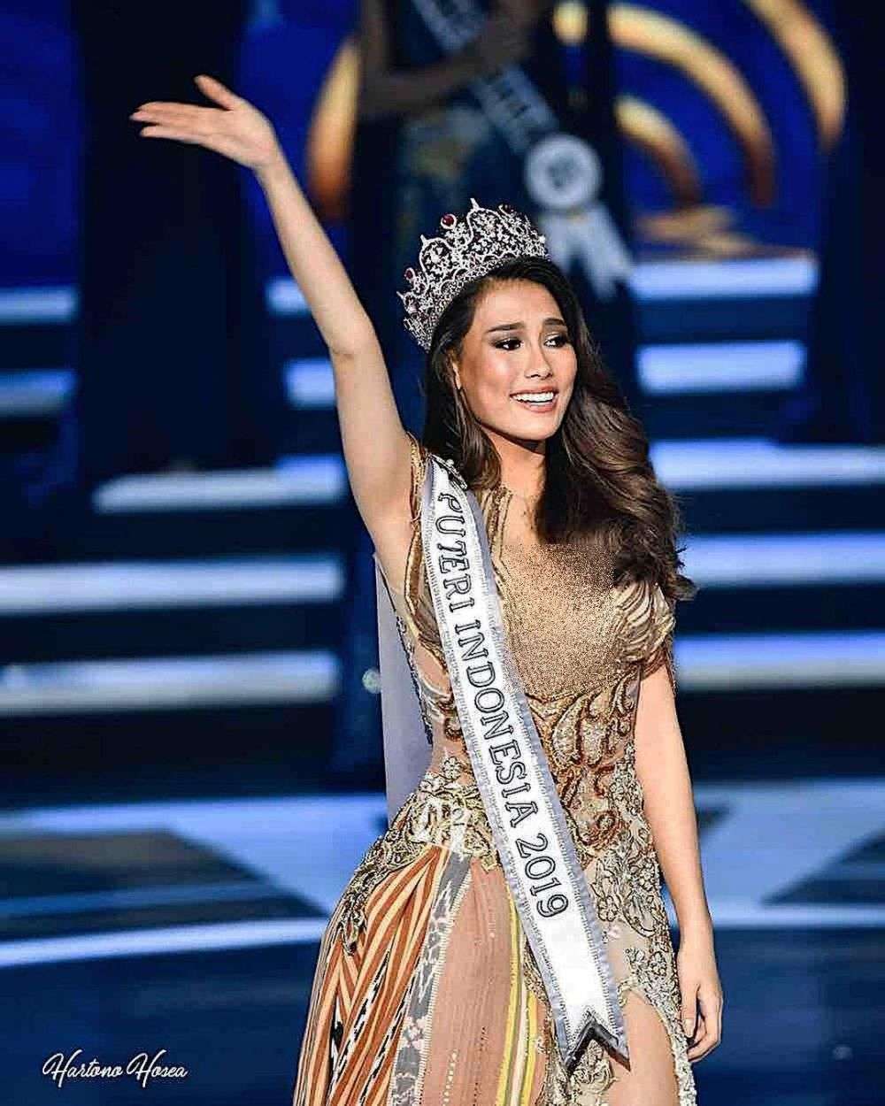 Miranda 'Layangan Putus' Ternyata Eks Putri Indonesia, Lihat 10 Foto Kesehariannya, Cantik Abis!