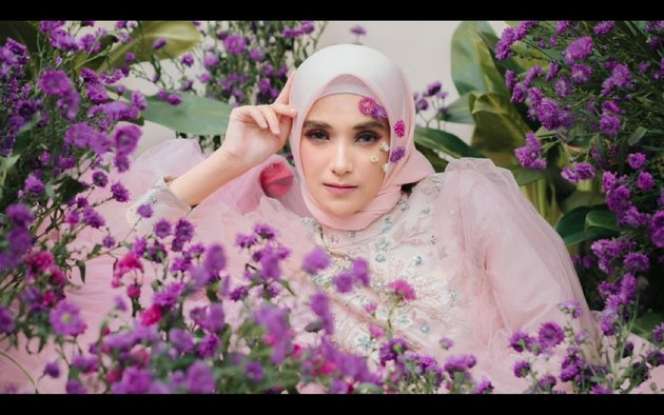 10 Potret Terbaru Nadya Mustika Usai Menjanda, Gaya Dandanan Jadi Sorotan!