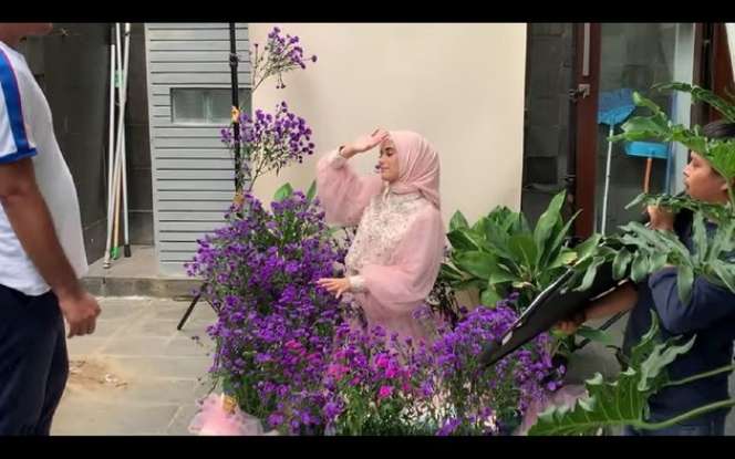 10 Potret Terbaru Nadya Mustika Usai Menjanda, Gaya Dandanan Jadi Sorotan!