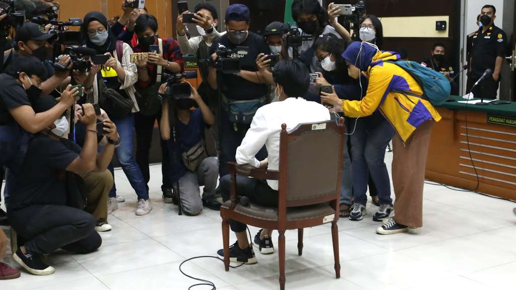 FOTO: Gaga Muhammad Dituntut Hukuman 4,5 Tahun Penjara