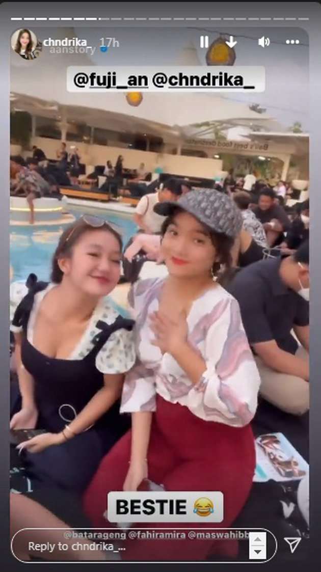 5 Momen Fuji Tutupi Aurat Saat Bikin Konten Bareng Chika