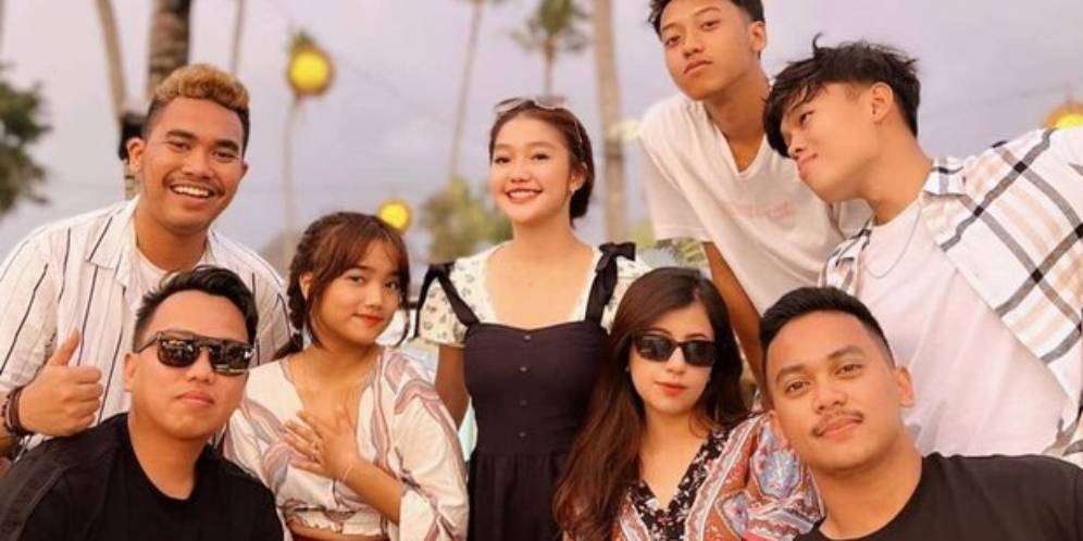 5 Momen Fuji Tutupi Aurat Saat Bikin Konten Bareng Chika