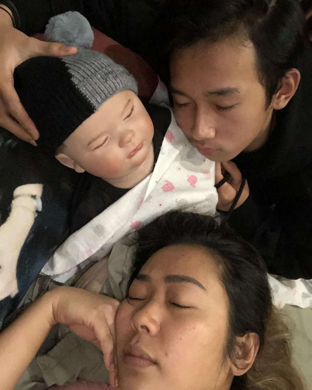 5 Potret 'Boneka Arwah' Milik Artis, Ada yang Bikin Merinding!