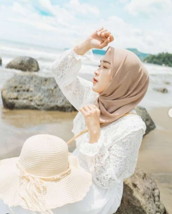 10 Potret Terbaru Ririe Fairus, Paras Cantiknya Curi Perhatian!