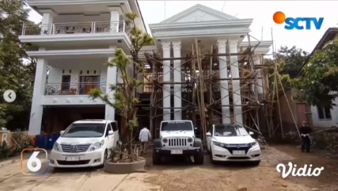 9 Penampakan Rumah Mewah Sekdes Pati yang Viral, Hadiahi Anak 3 Mobil Mewah Seharga Rp3 Miliar