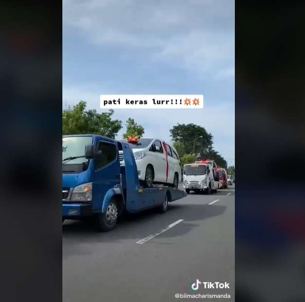 9 Penampakan Rumah Mewah Sekdes Pati yang Viral, Hadiahi Anak 3 Mobil Mewah Seharga Rp3 Miliar