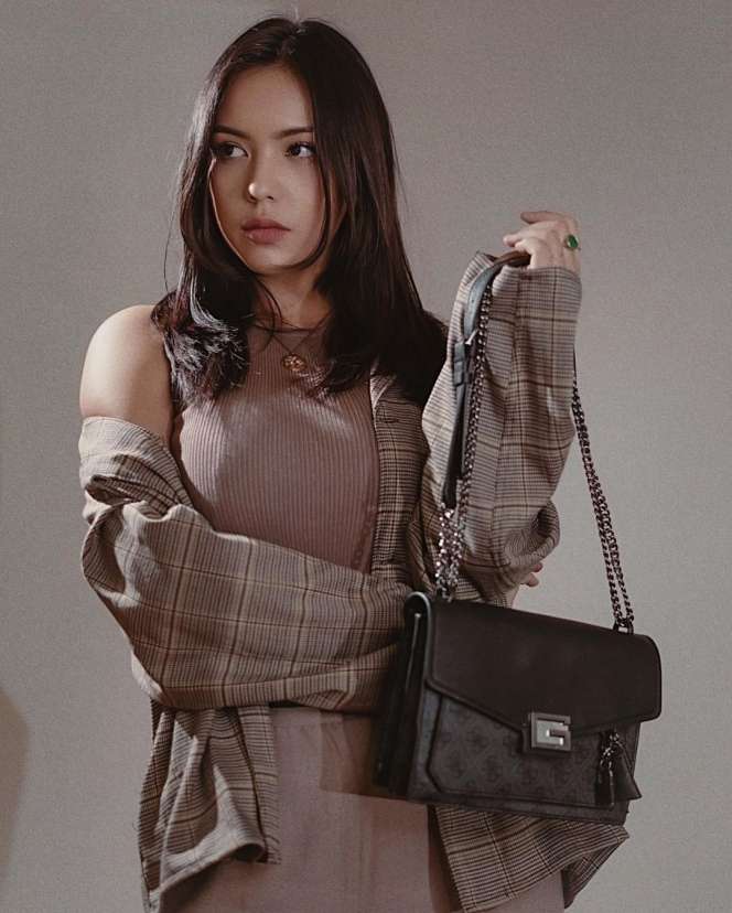 10 Potret Cantiknya Sarah Louise, Pacar Fadly Faisal yang Ditegur Netizen Karena Terlalu ‘Hot’