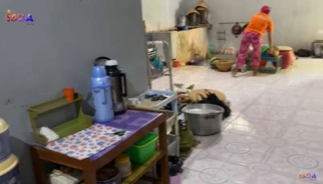 9 Penampakan Rumah Orangtua Iis Dahlia di Indramayu, Punya Banyak Kamar!