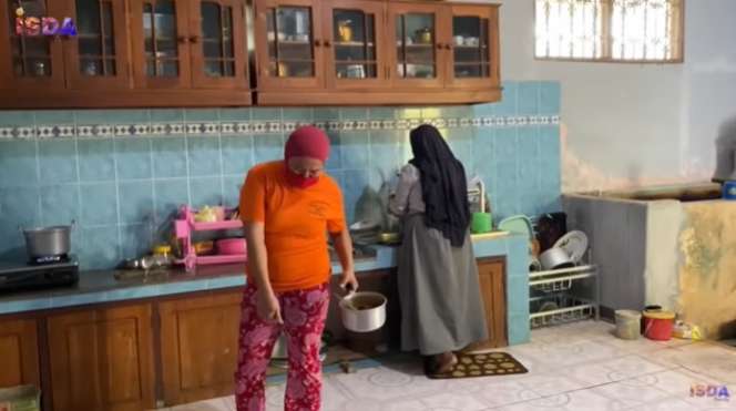 9 Penampakan Rumah Orangtua Iis Dahlia di Indramayu, Punya Banyak Kamar!