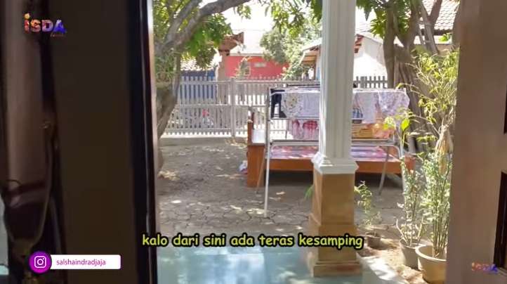 9 Penampakan Rumah Orangtua Iis Dahlia di Indramayu, Punya Banyak Kamar!