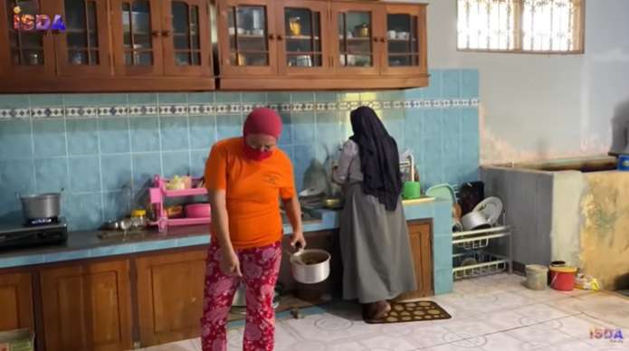 9 Penampakan Rumah Orangtua Iis Dahlia di Indramayu, Punya Banyak Kamar!