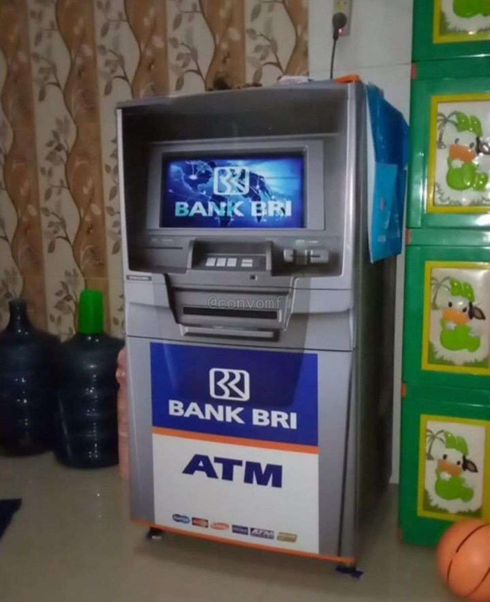 10 Momen Absurd Ini Bikin Mikir Dua Kali, Kok Ada yang Aneh!