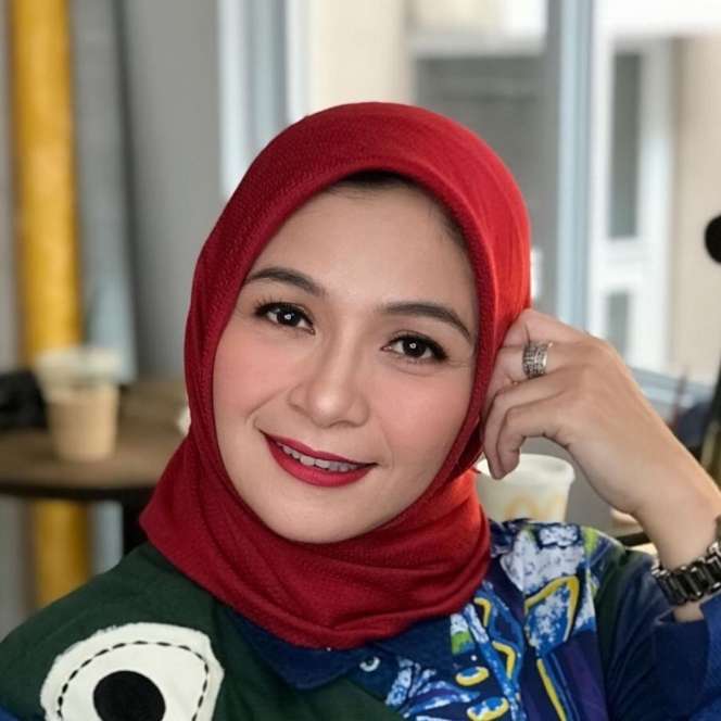 5 Potret Terbaru Ria Enes Pemilik Si Boneka Suzan