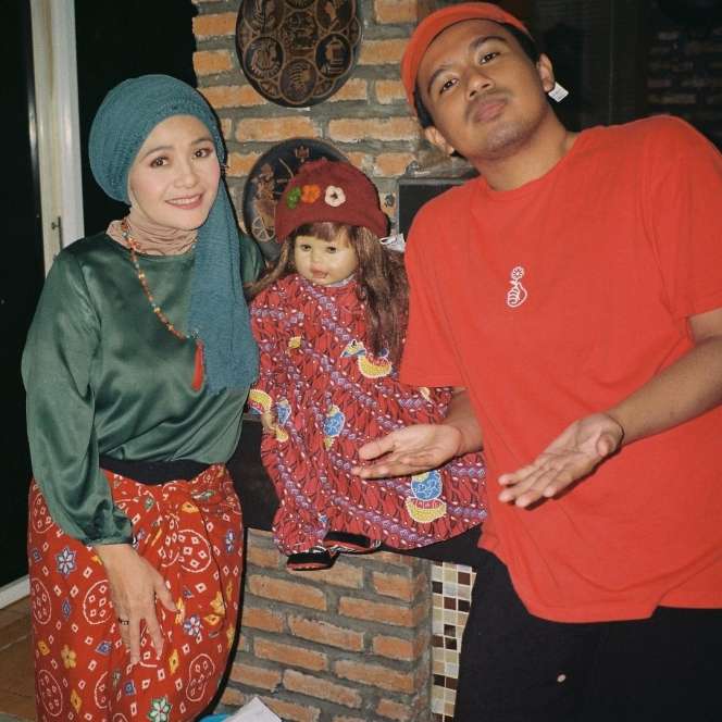 5 Potret Terbaru Ria Enes Pemilik Si Boneka Suzan
