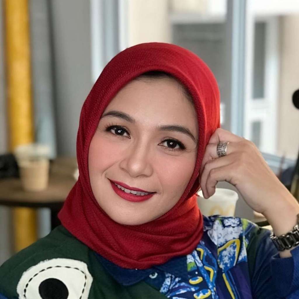 5 Potret Terbaru Ria Enes Pemilik Si Boneka Suzan
