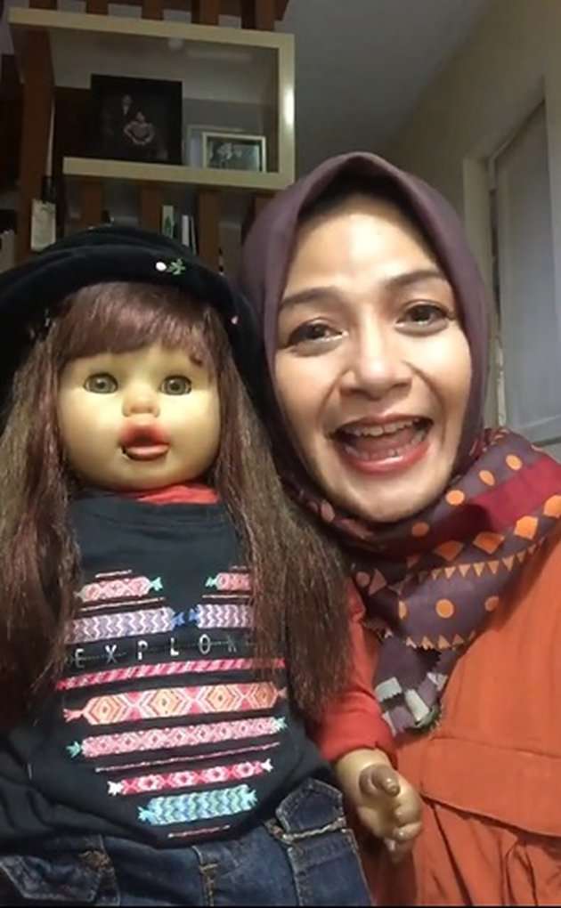 5 Potret Terbaru Ria Enes Pemilik Si Boneka Suzan