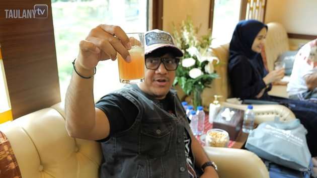 Bak Hotel Berjalan, 10 Potret Mewahnya Kereta yang Disewa Andre Taulany saat Liburan ke Jogja