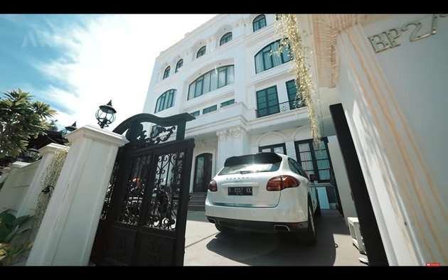 Terancam Disita Bank, Ini 10 Potret Rumah Mewah Irwansyah yang Jadi Sorotan, Miliki 5 Lantai!