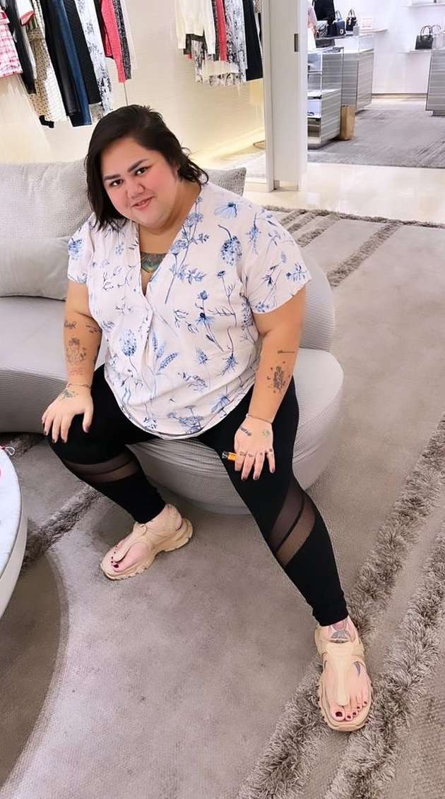 8 Potret Terbaru Jelita Adik Olla Ramlan Usai Diet Hingga Turun 32 Kg, Tato Di Tubuhnya Curi Perhatian!