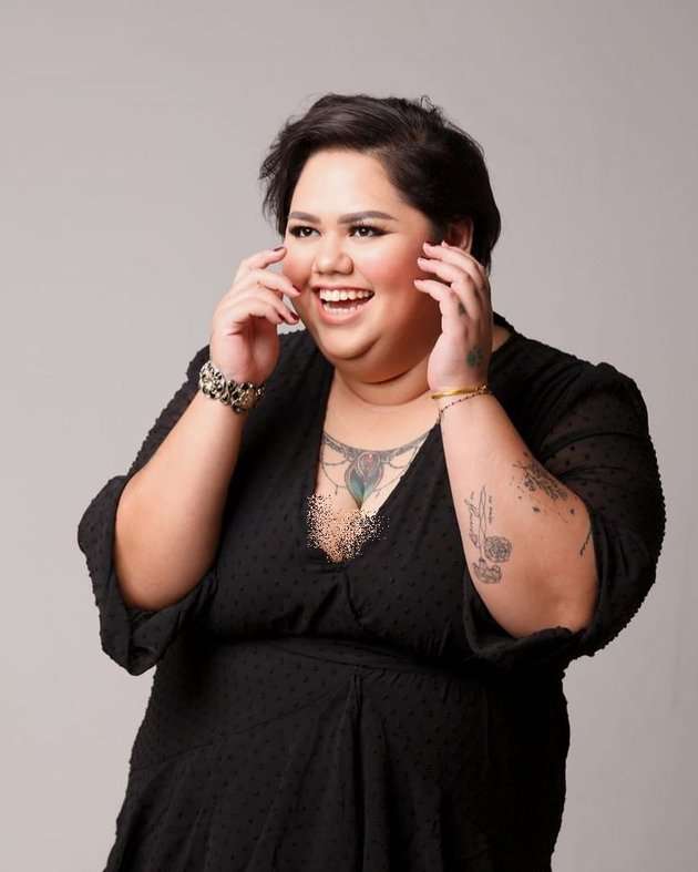 8 Potret Terbaru Jelita Adik Olla Ramlan Usai Diet Hingga Turun 32 Kg, Tato Di Tubuhnya Curi Perhatian!