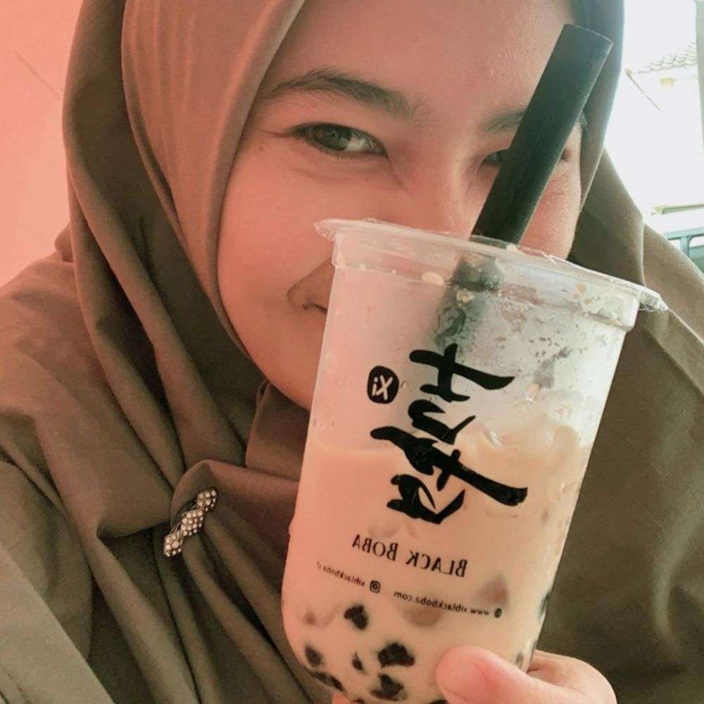 10 Potret Cantiknya Mommy ASF Penulis ‘Layangan Putus’, Sosok Kinan di Dunia Nyata?