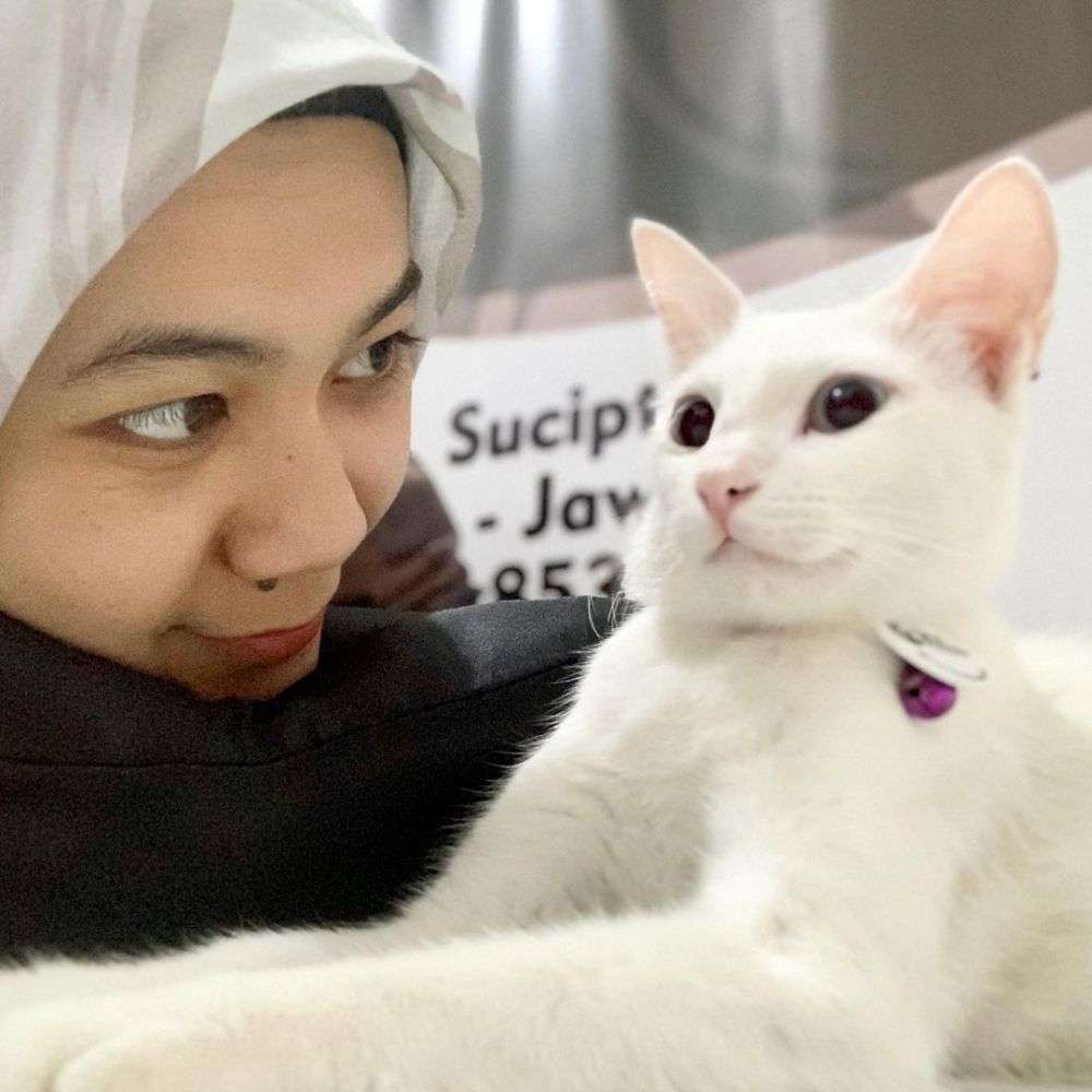 10 Potret Cantiknya Mommy ASF Penulis ‘Layangan Putus’, Sosok Kinan di Dunia Nyata?