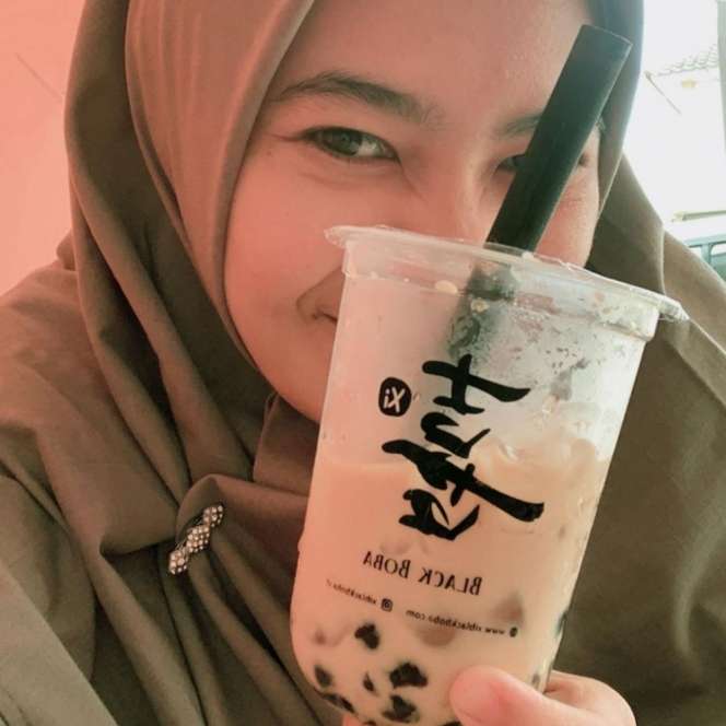 10 Potret Cantiknya Mommy ASF Penulis ‘Layangan Putus’, Sosok Kinan di Dunia Nyata?