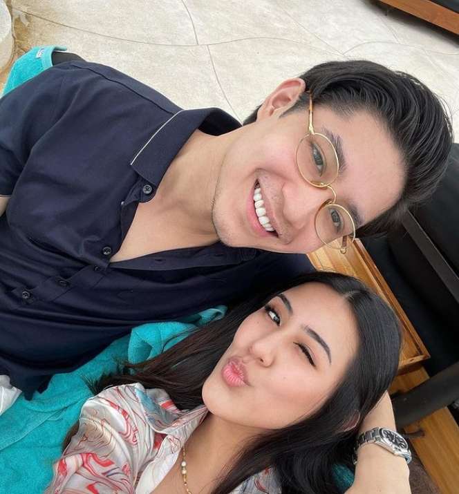 Dicibir Mirip Tante-Tante, Intip 10 Potret Kekasih Teuku Rassya yang Tak Pernah Tersorot