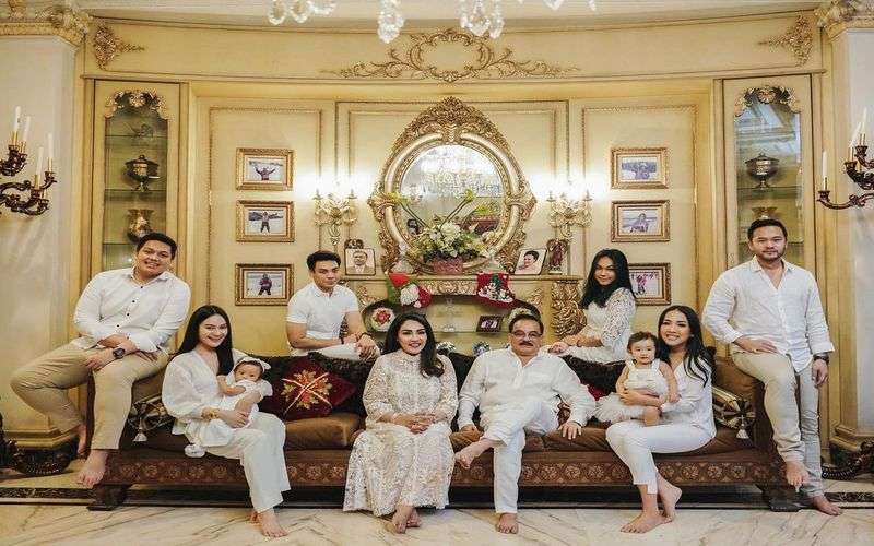 6 Potret Rumah Mewah Rob Clinton Kardinal, 'Sultan' Calon Suami Chelsea Islan, Mirip Istana!