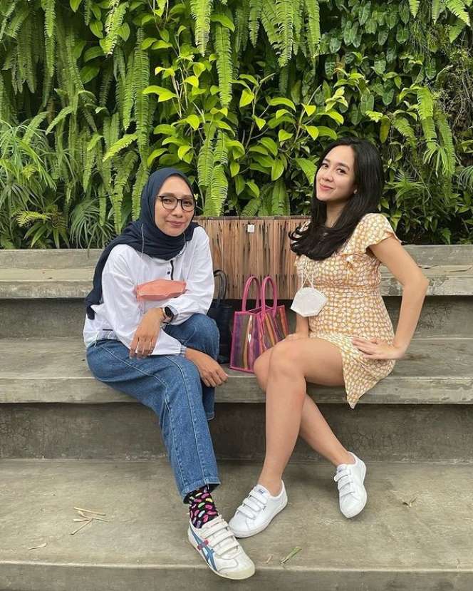 8 Potret Baby Bump Dea Ananda, Kehamilan Pertama Setelah 12 Tahun Menanti
