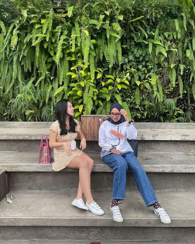 8 Potret Baby Bump Dea Ananda, Kehamilan Pertama Setelah 12 Tahun Menanti