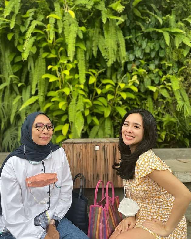 8 Potret Baby Bump Dea Ananda, Kehamilan Pertama Setelah 12 Tahun Menanti