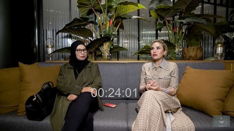 Ngaku Tak Mampu, Intip 10 Gaya Sosialita Ibu Gaga Muhammad Tenteng Tas Mewah