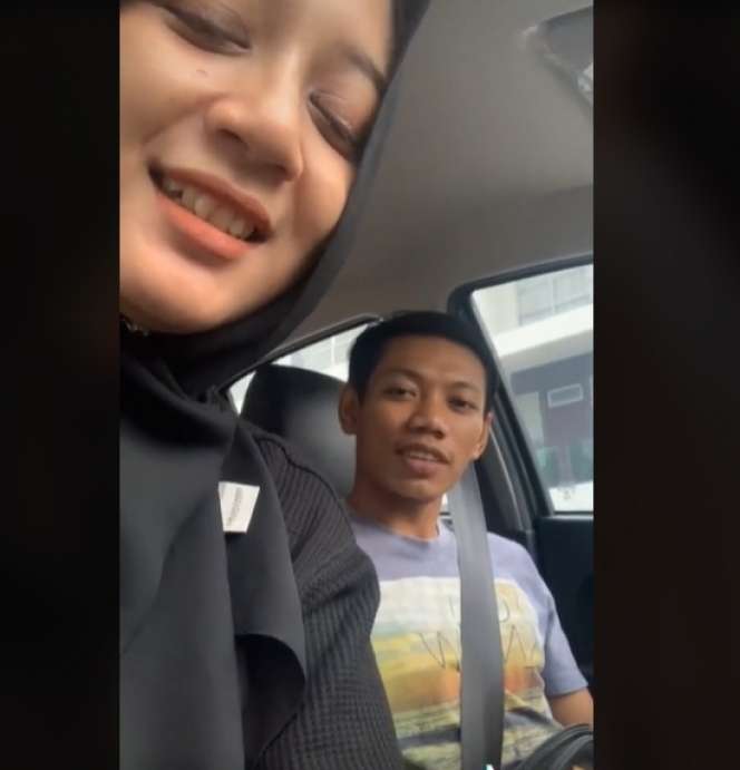 Gegara Reuni, Guru Cantik Nikahi Mantan Muridnya yang Lebih Muda 11 Tahun, Lihat 8 Potretnya!