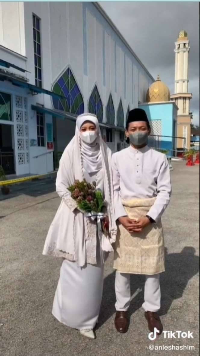 Gegara Reuni, Guru Cantik Nikahi Mantan Muridnya yang Lebih Muda 11 Tahun, Lihat 8 Potretnya!